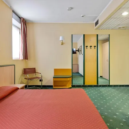 מלון Ginosi Arizona 3*