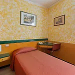 Ginosi Arizona Hotel