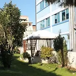 Ginosi Arizona Hotel 3*