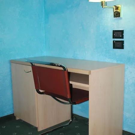 Hotel Ginosi Arizona Milão