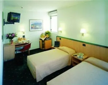 Hotel Ginosi Arizona 3*